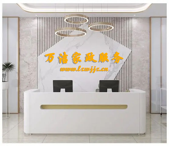 蘭州国产综合精品久久久久成人AV家政服務有限公（gōng）司提醒（xǐng）大家雨天（tiān）小心路滑.jpg